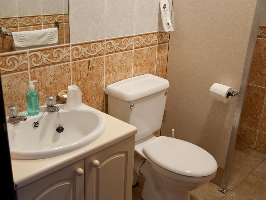 Tricky'S Hotel Redruth Room photo